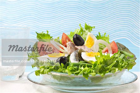 Salade Niçoise with black olives and anchovies