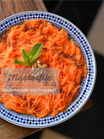 Grated carrots with cinnamon