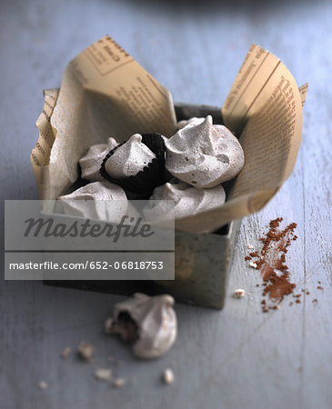 Cocoa meringues