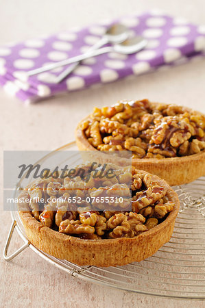 Walnut and toffee tartlets Walnut and toffee tartlets