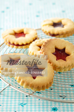 Shortbread cookies with jam filling