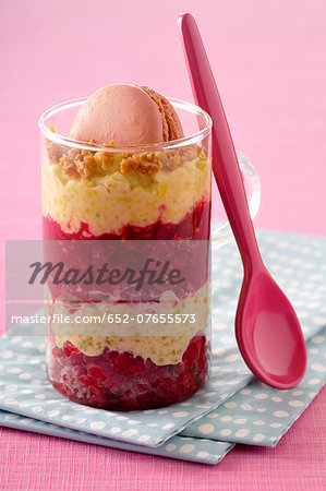 Macaroon and raspberry tiramisu Macaroon and raspberry tiramisu
