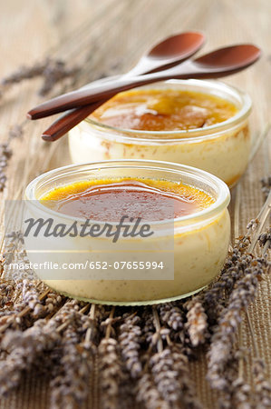 Lavander and vanilla-flavored Crème brûlée