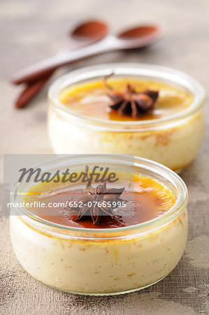 Aniseed and vanilla-flavored Crème brûlée
