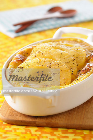 Oven-baked pineapple pudding