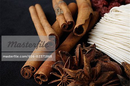 Cinnamon sticks, star anise and noodles