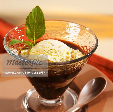 Premium Photo  Affogato coffee with ice cream on a cup