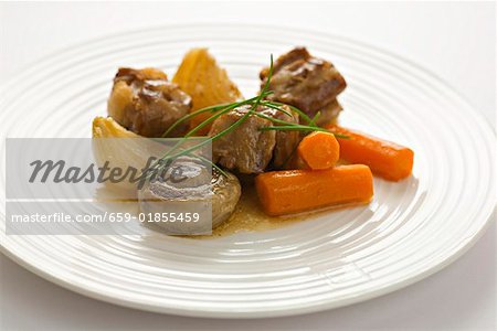 Braised meat with vegetables and mushrooms