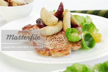 Pork chop with potatoes and dates