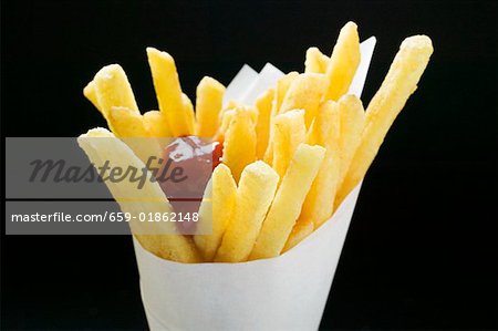 Chips with ketchup in paper cone