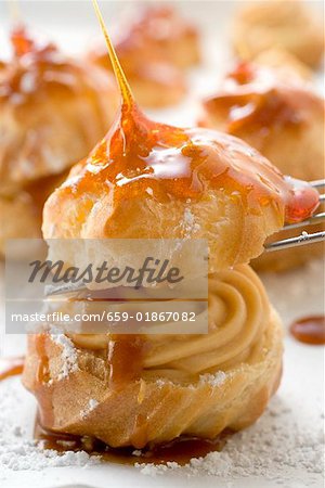 Caramelised profiterole with cream filling