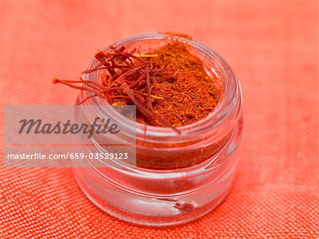 Saffron powder and saffron threads in screw-top jar