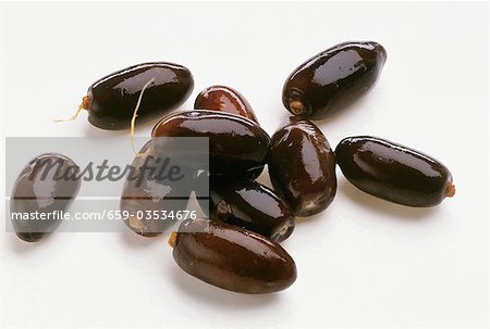 Several fresh dates