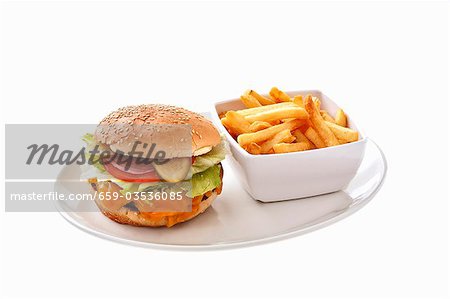 Cheeseburger with chips