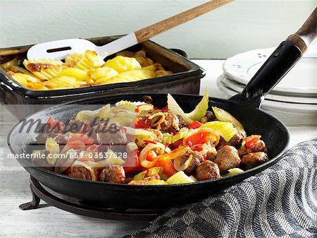 Pan-cooked sausagemeat balls and vegetables with potato gratin Pan-cooked sausagemeat balls and vegetables with potato gratin