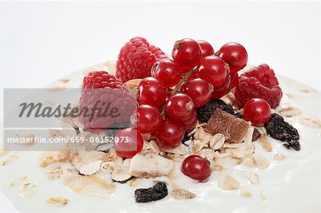 Berry muesli on a dollop of yogurt (close-up)
