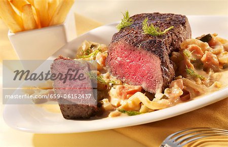 Pepper steak with a creamy fennel medley