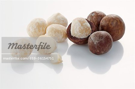 Macadamia nuts, with and without shells