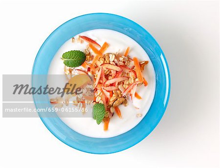 Yogurt muesli with oats, carrots and fruit Yogurt muesli with oats, carrots and fruit