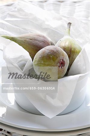 Fresh figs in a dish