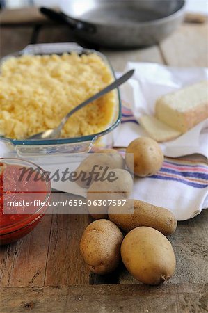 Ingredients for pan-fried polenta with potatoes