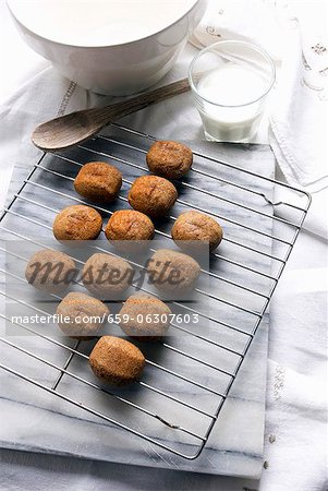 Homemade Gluten-Free Snickerdoodles on a Cooling Rack; Glass of Milk