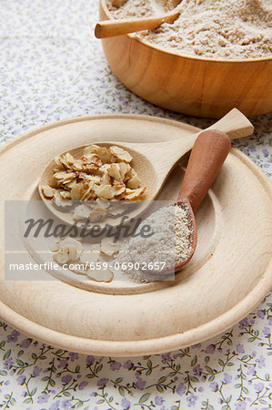 Ground tiger nuts and tiger nut chips with agave syrup