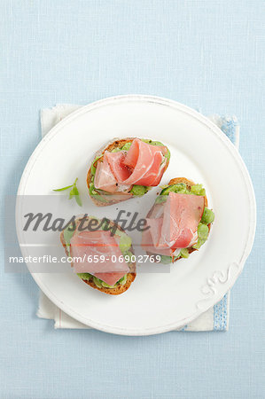 Crostini with broad beans, smoked ham and mint