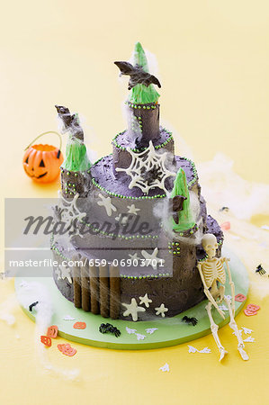 A child's cake (haunted castle) for Halloween