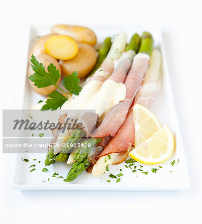 Asparagus wrapped in ham with Hollandaise sauce and potatoes