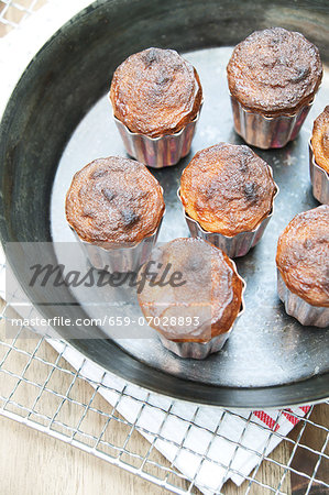 Cannelés (vanilla and rum cakes, France)