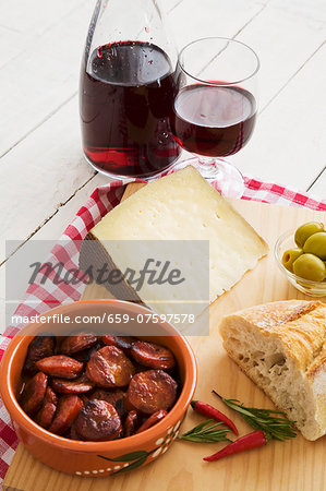 Manchego, chorizo, bread, olives and red wine (Spain)