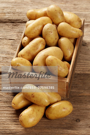 Charlotte potatoes in a wooden box