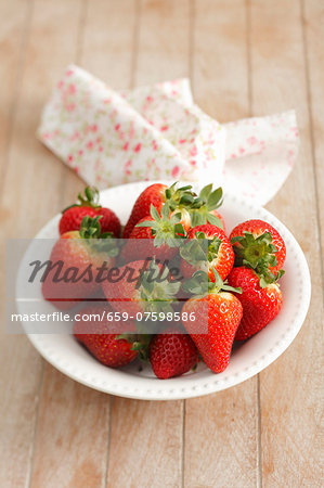 Fresh strawberries in a bowl