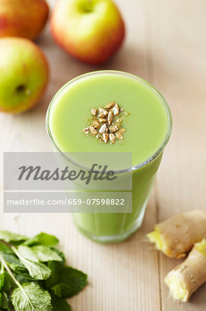 Apple and ginger smoothie with mint