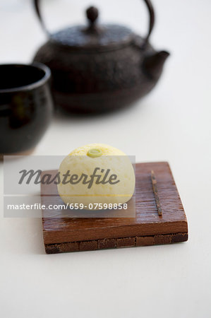Wagashi yuzu (Japanese citrus fruit) with a teapot (Japan) Wagashi yuzu (Japanese citrus fruit) with a teapot (Japan)