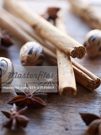 Cinnamon sticks, star anise and nutmegs