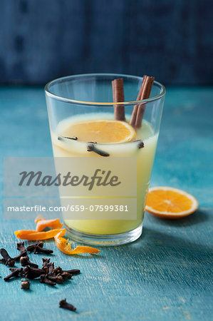 Spiced apple and satsuma punch with cloves, cinnamon and orange peel Spiced apple and satsuma punch with cloves, cinnamon and orange peel