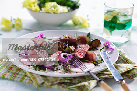 Lamb fillet salad with fresh figs