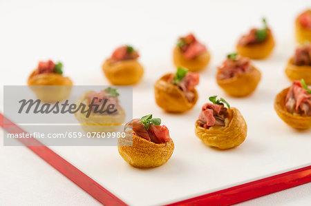 Mini Yorkshire puddings with roast beef Mini Yorkshire puddings with roast beef