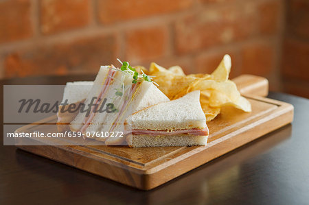 Ham sandwiches with crisps Ham sandwiches with crisps