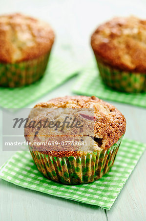 Rhubarb muffins with walnuts