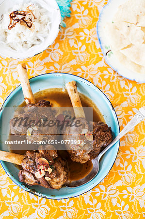 Knuckles of lamb with almonds, rice and poppadoms