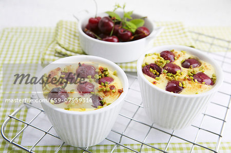 Cherry bake with pistachios Cherry bake with pistachios