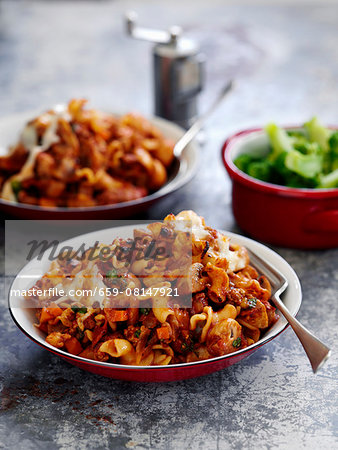 Pasta bake with bolognese sauce and mozzarella