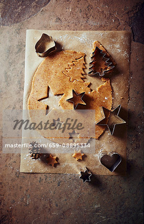 Cinnamon dough with Christmas cookie cutters