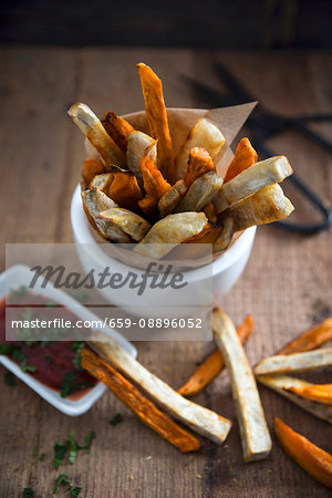 Vegan sweet potato fries with ketchup