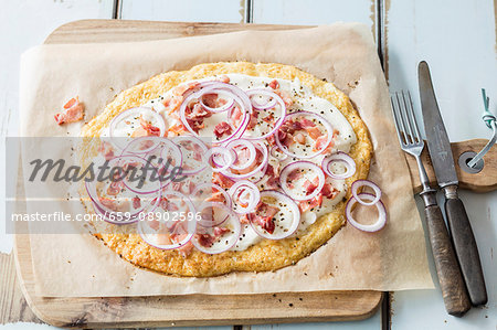 Tarte flambée with a cauliflower base (low carb)