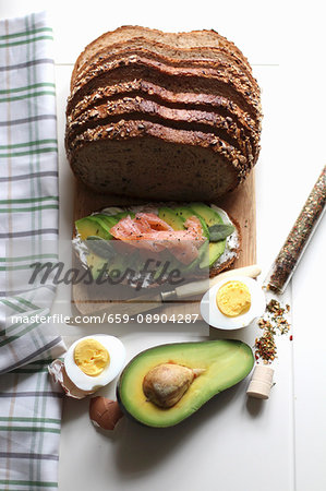 Bread topped with avocado, smoked salmon and hard-boiled egg