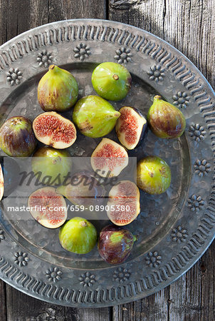Fresh figs on a plate